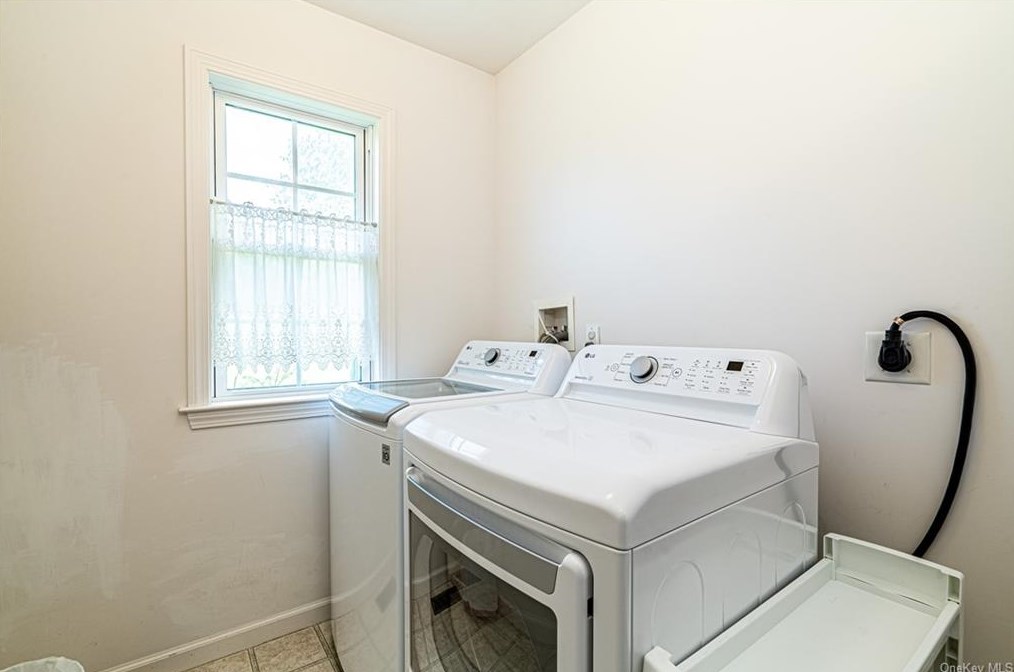 6 Rose Ct, La Grange NY  12540-6246 exterior