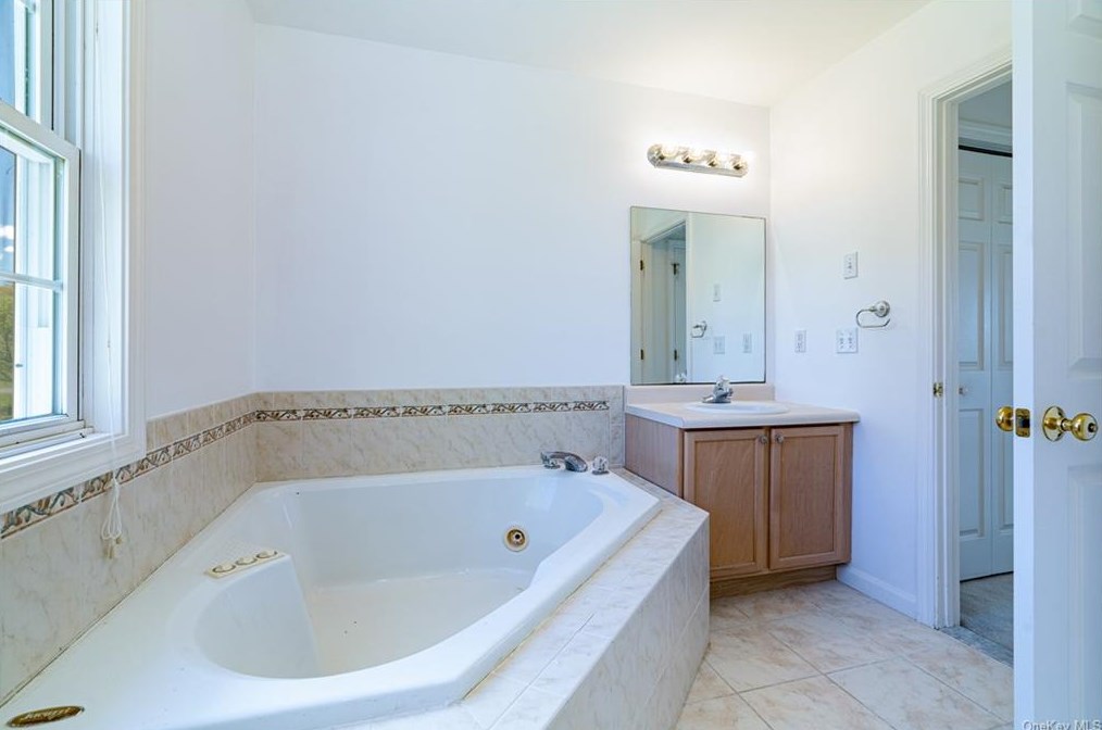 6 Rose Ct, La Grange NY  12540-6246 exterior