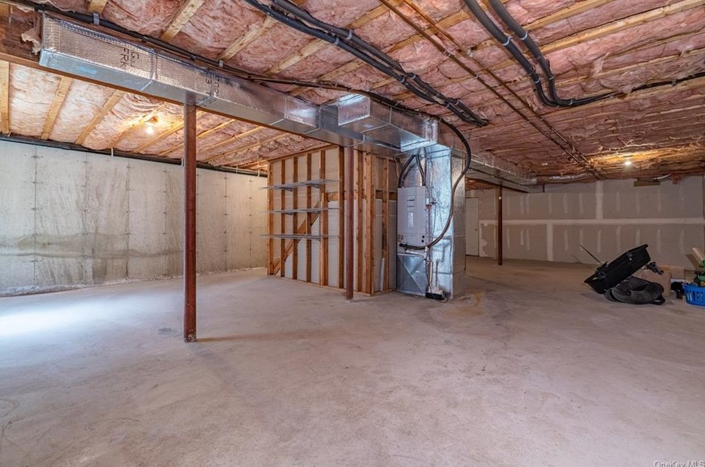 6 Rose Ct, La Grange NY  12540-6246 exterior