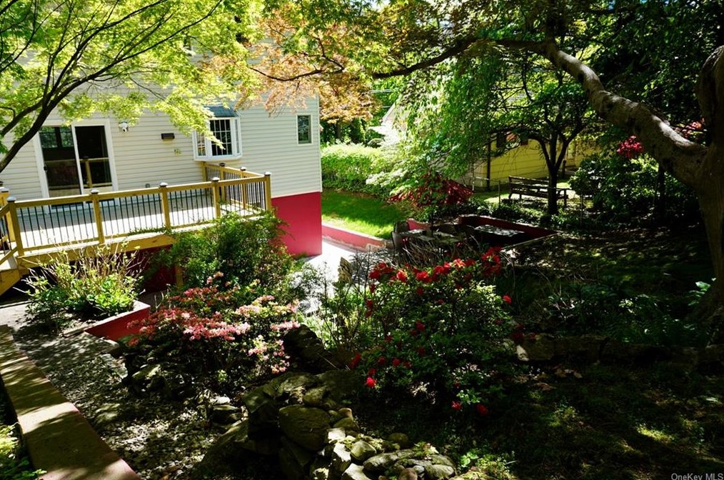 359 Sprain Rd, Yonkers NY  10710-3441 exterior