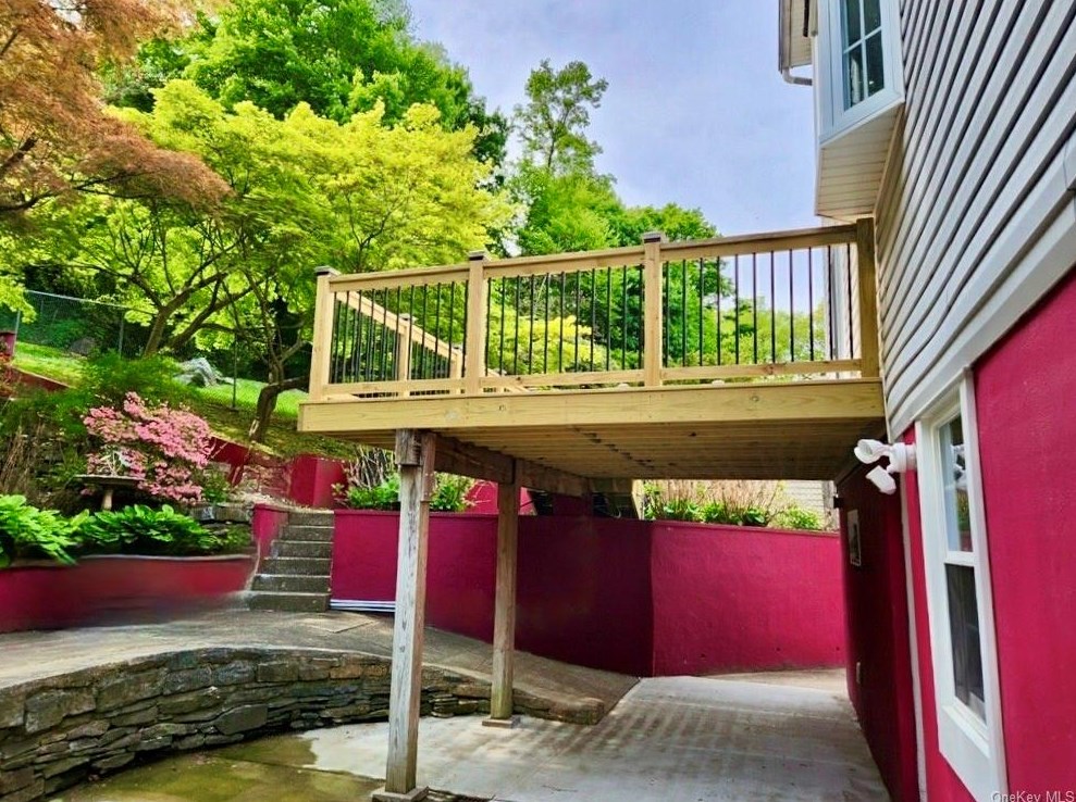 359 Sprain Rd, Yonkers NY  10710-3441 exterior