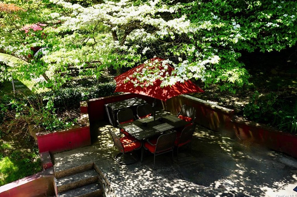 359 Sprain Rd, Yonkers NY  10710-3441 exterior