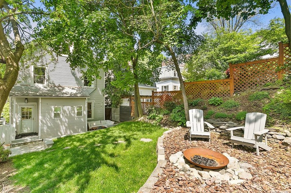55 Legrande Ave, North Tarrytown NY  10591-3405 exterior