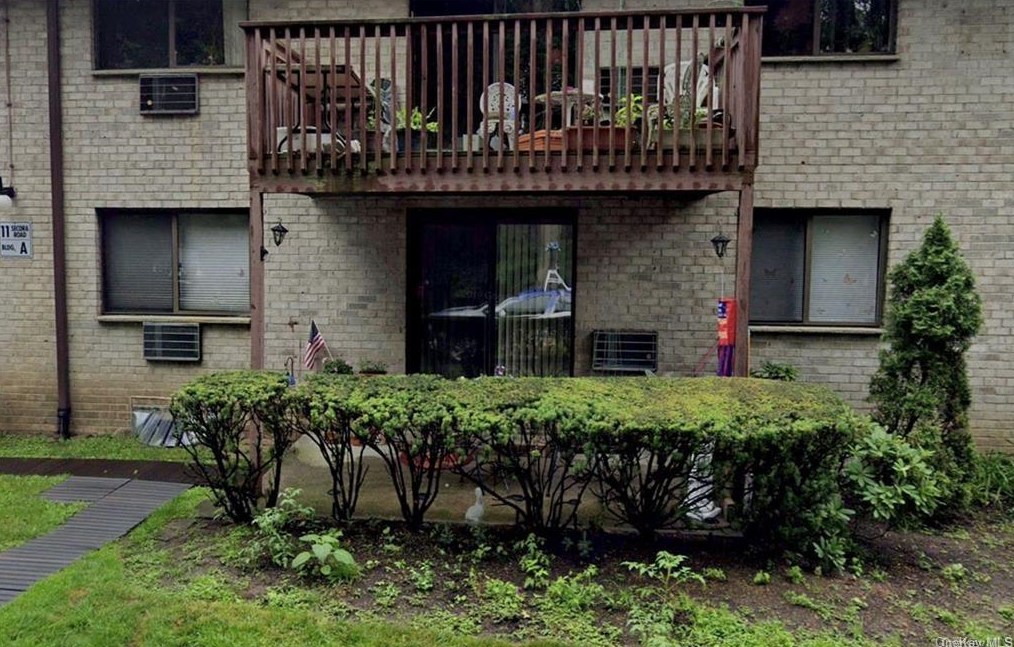 11 Secora Rd, Chestnut Ridge NY  10952-3730 exterior