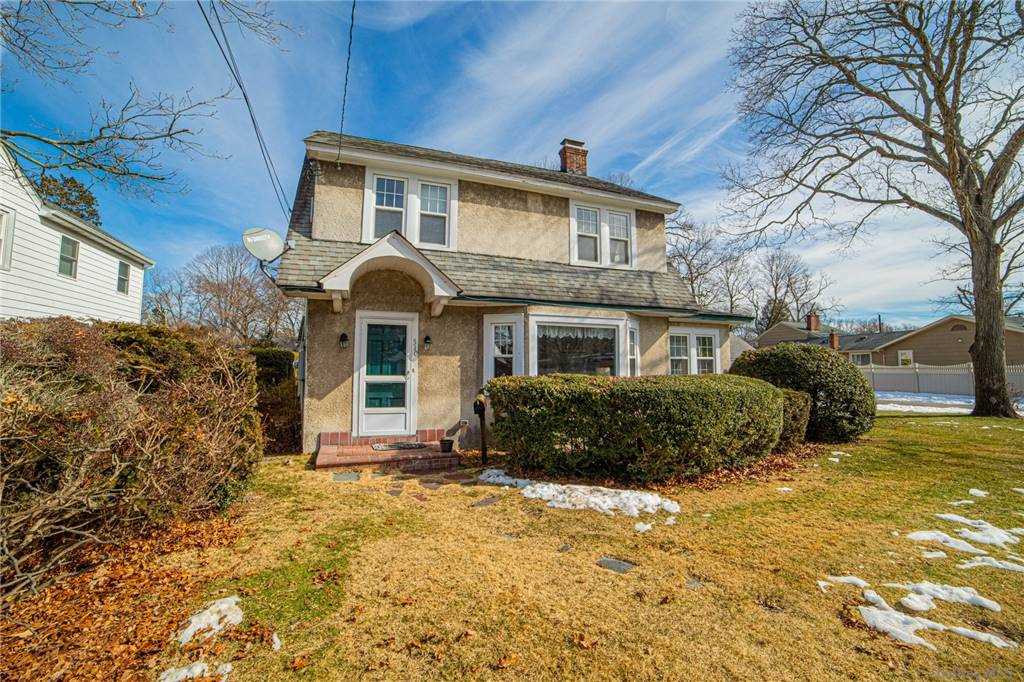 510 Manatuck Blvd, Brightwaters, NY 11718 - MLS 3289314 - Coldwell Banker