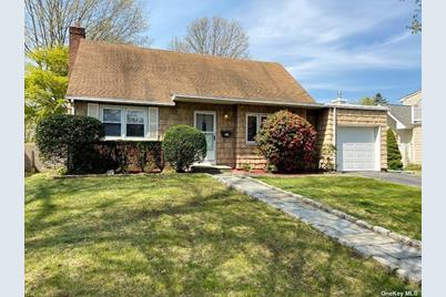 15 Radcliff Boulevard - Photo 1
