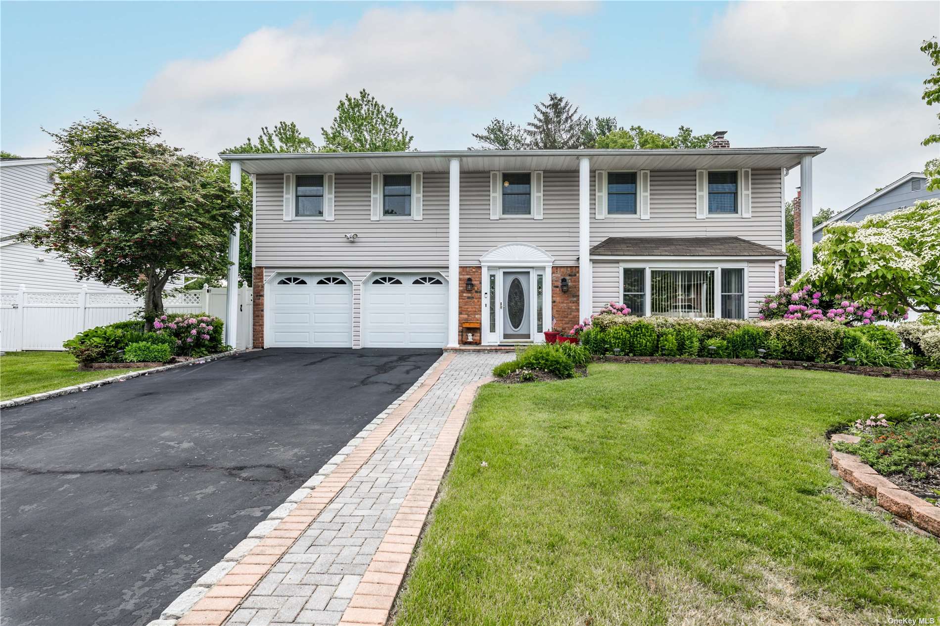 105 Wedgewood Dr, Hauppauge, NY 11788 MLS 3317729 Coldwell Banker