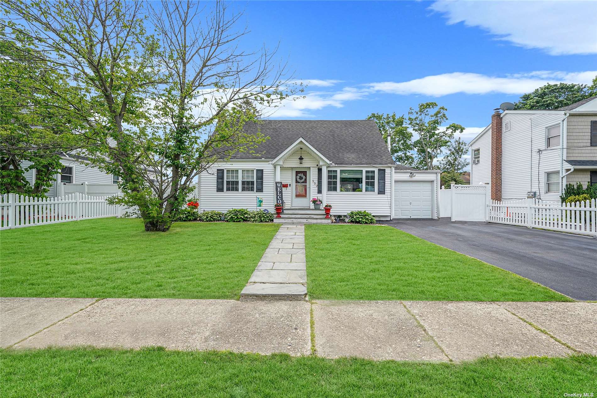 552 18th St, West Babylon, NY 11704 MLS 3318045 Coldwell Banker