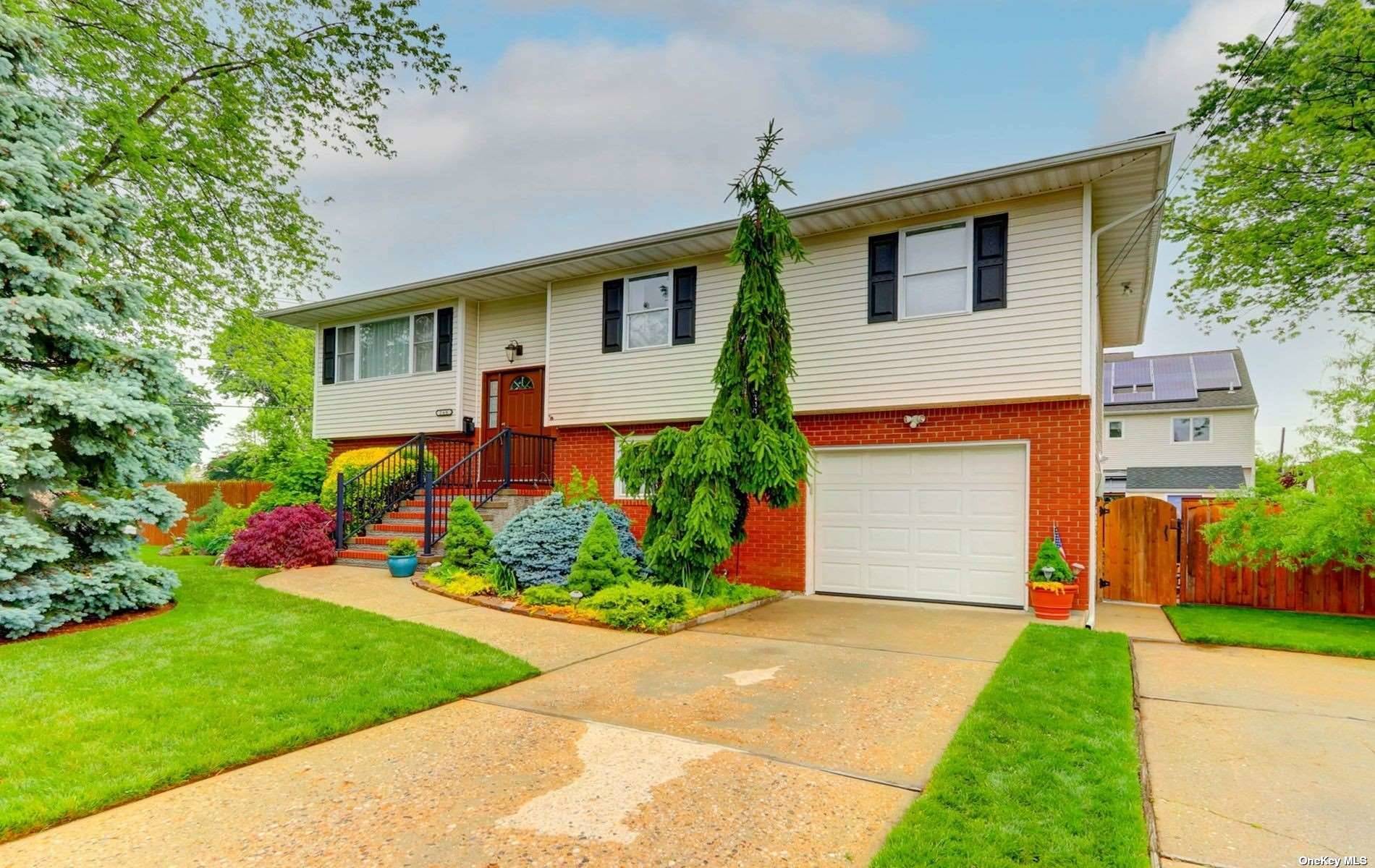 260 49th St, Lindenhurst, NY 11757 MLS 3318504 Coldwell Banker