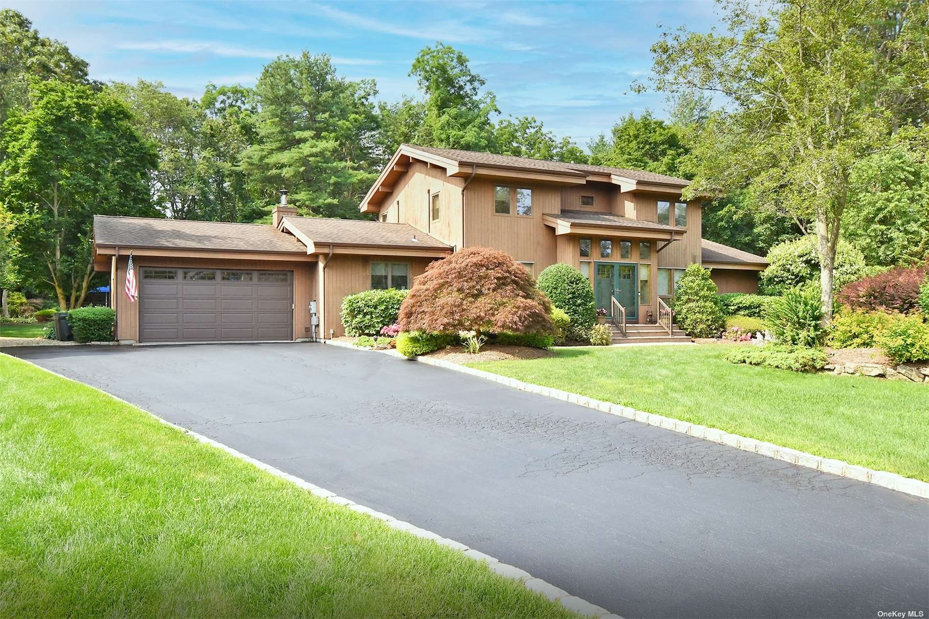 10 Dix Hills Ct, Dix Hills, NY 11746 MLS 3328376 Coldwell Banker