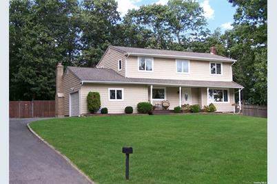 1 Ivory Court, East Northport, NY 11731 - Photo 1