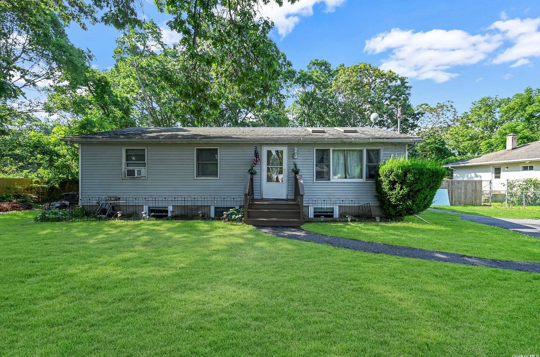 128 Eleanor Ave, Mastic, NY 11950 MLS 3348766 Coldwell Banker