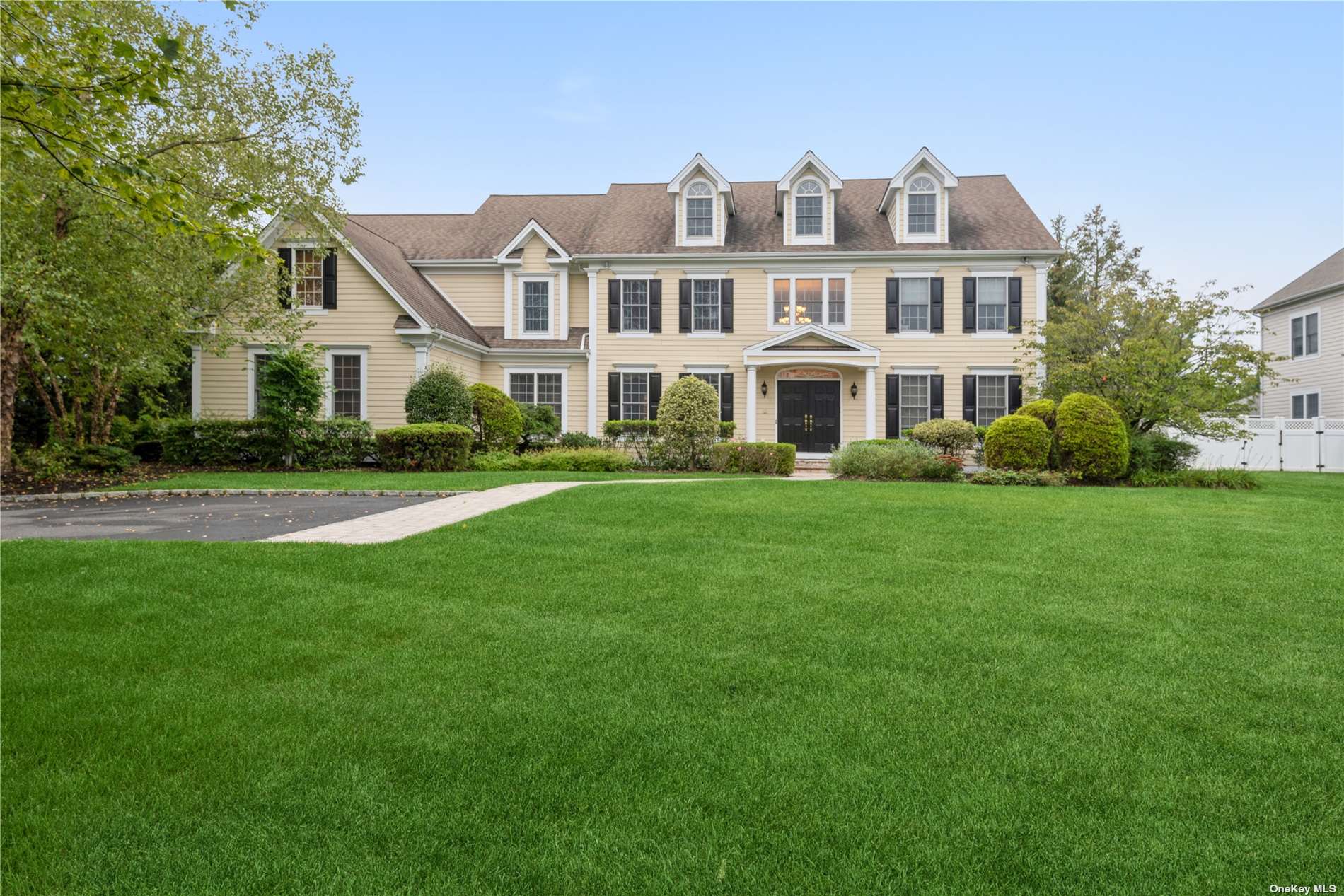 14 Legends Cir, Melville, NY 11747 MLS 3350528 Coldwell Banker