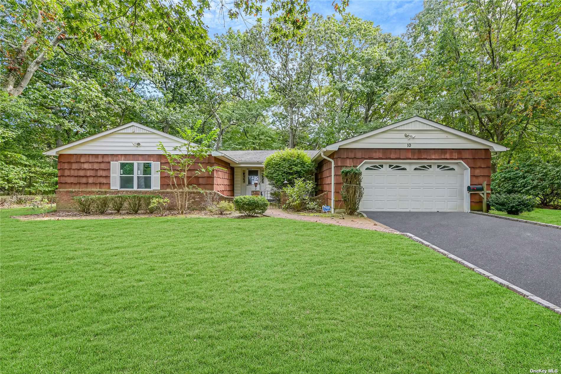 10 Oaktree Dr, Smithtown, NY 11787 MLS 3353408 Coldwell Banker