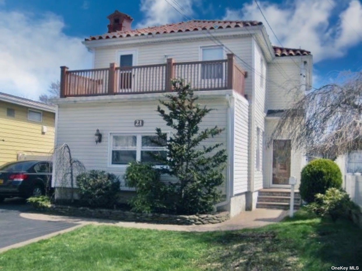 21 W Alhambra Ave, Lindenhurst, NY 11757 MLS 3375286 Coldwell Banker