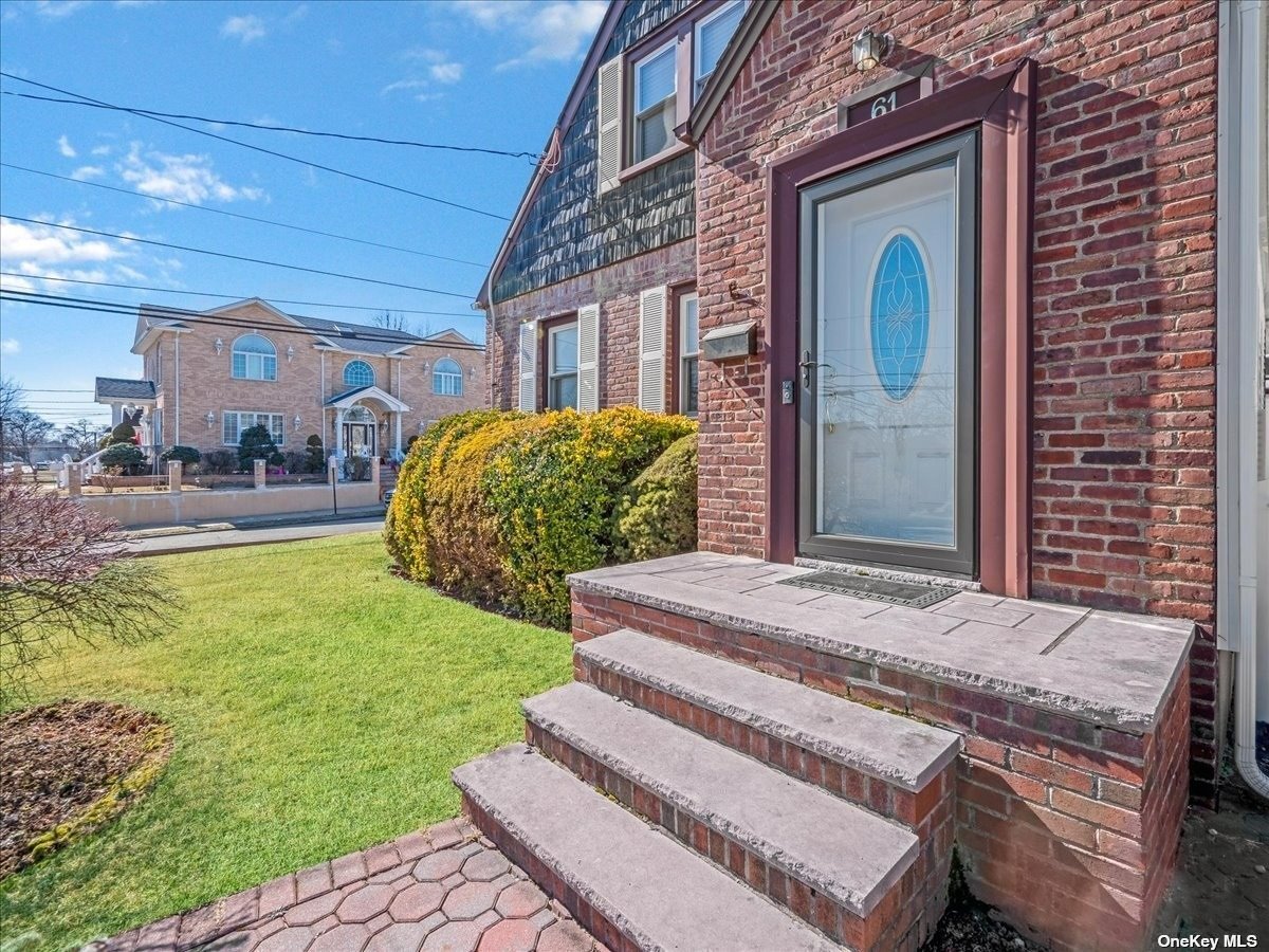 61 Moore St, New Hyde Park, NY 11040 MLS 3379615 Coldwell Banker