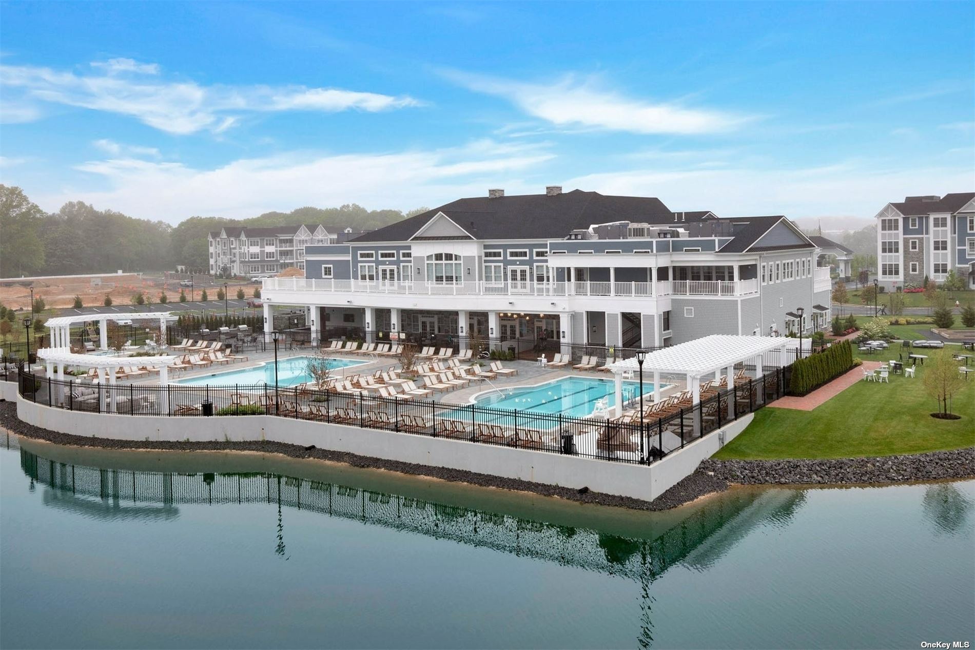 28303 Spruce Pond Cir 418, Plainview, NY 11803 MLS 3385396