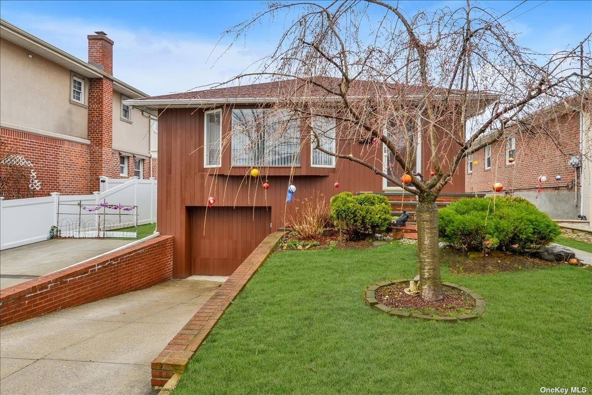 5735 Little Neck Pkwy, Little Neck, NY 11362 MLS 3388778 Coldwell