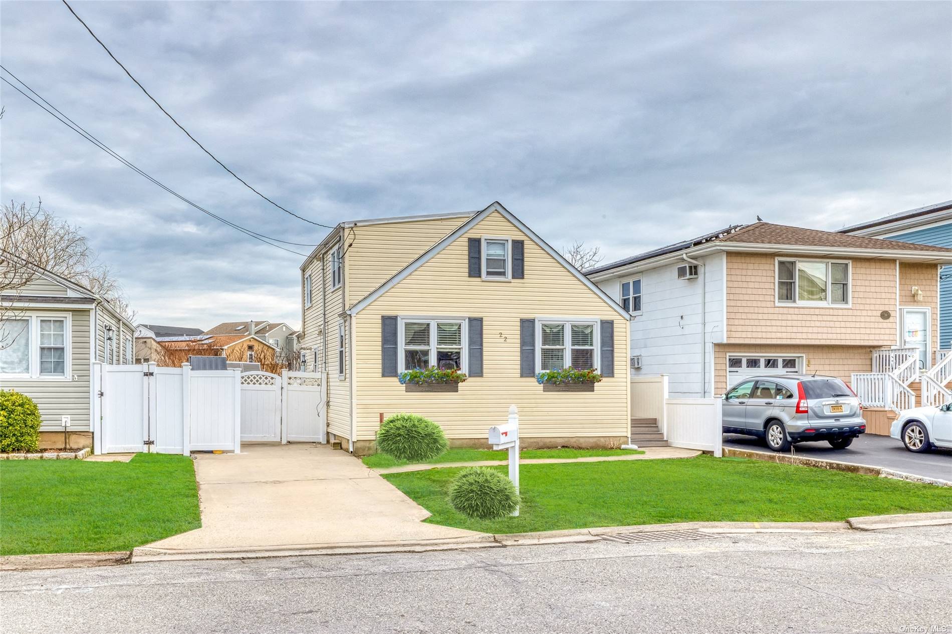 22 Mitchell Ave, Babylon, NY 11702 MLS 3391176 Coldwell Banker