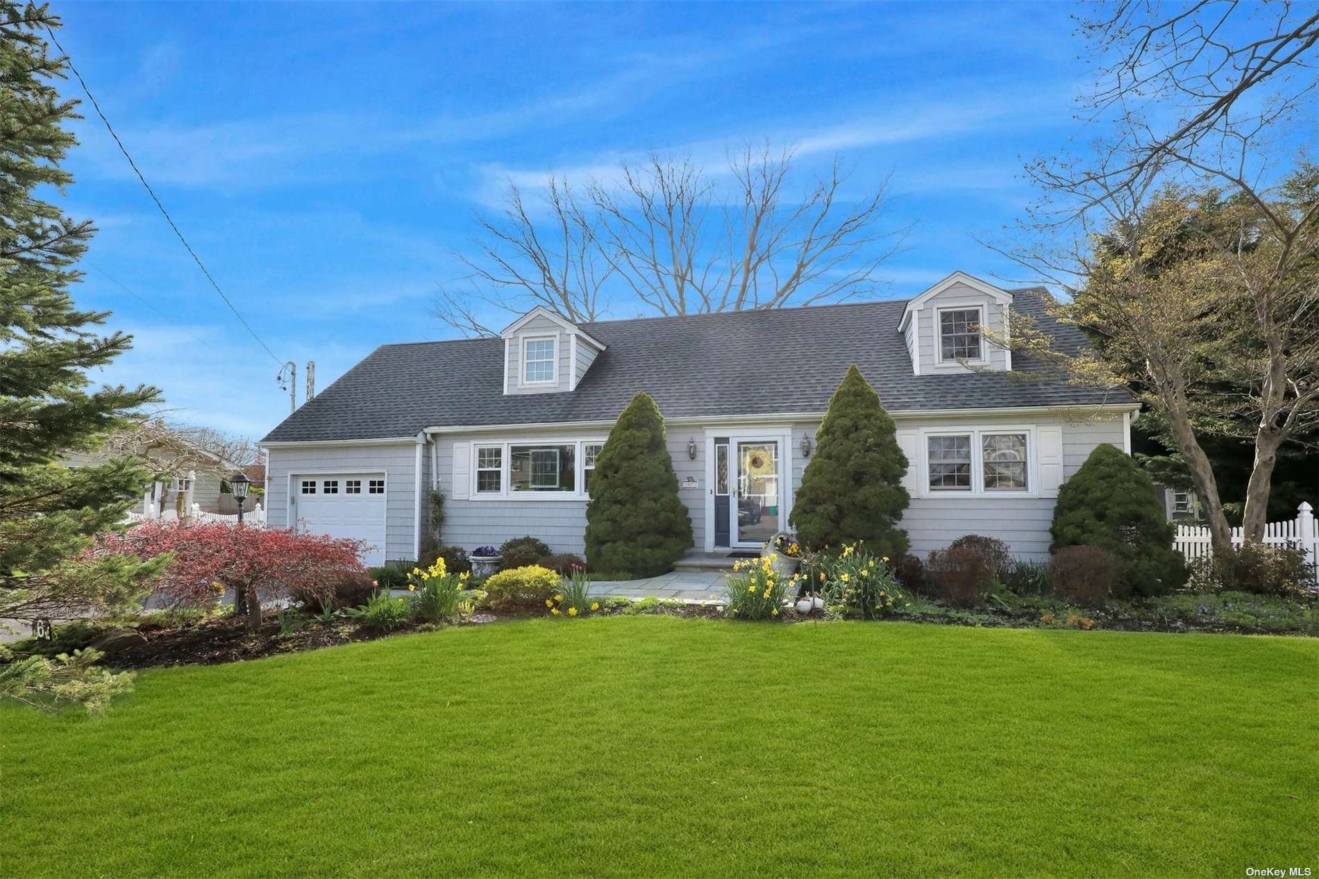 6 Palmer Dr, Sayville, NY 11782 MLS 3393508 Coldwell Banker