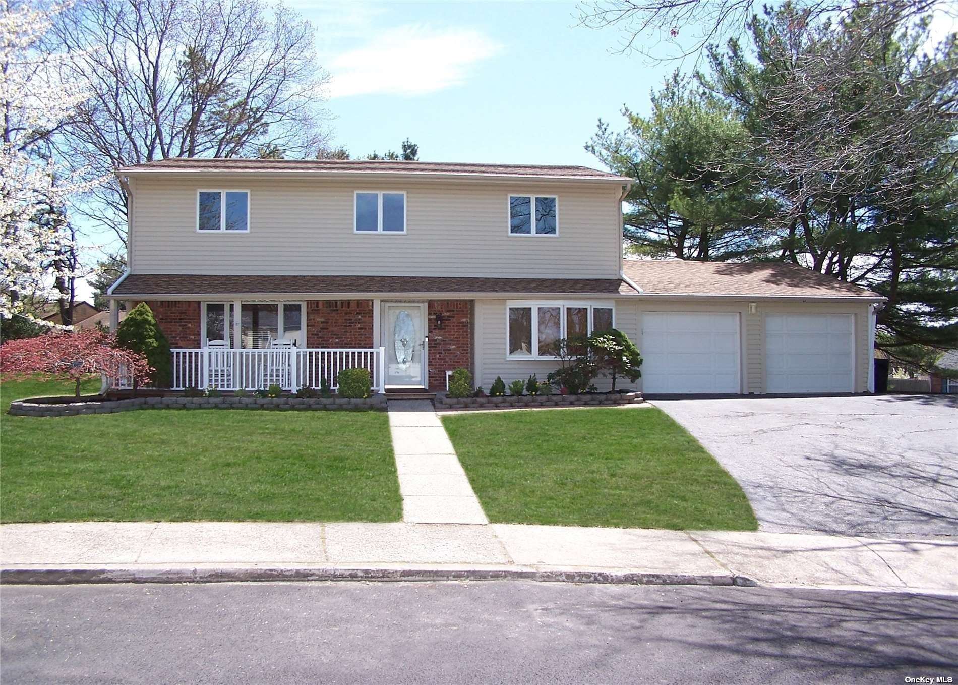 20 Bradbury Ct, Holbrook, NY 11741 MLS 3401743 Coldwell Banker