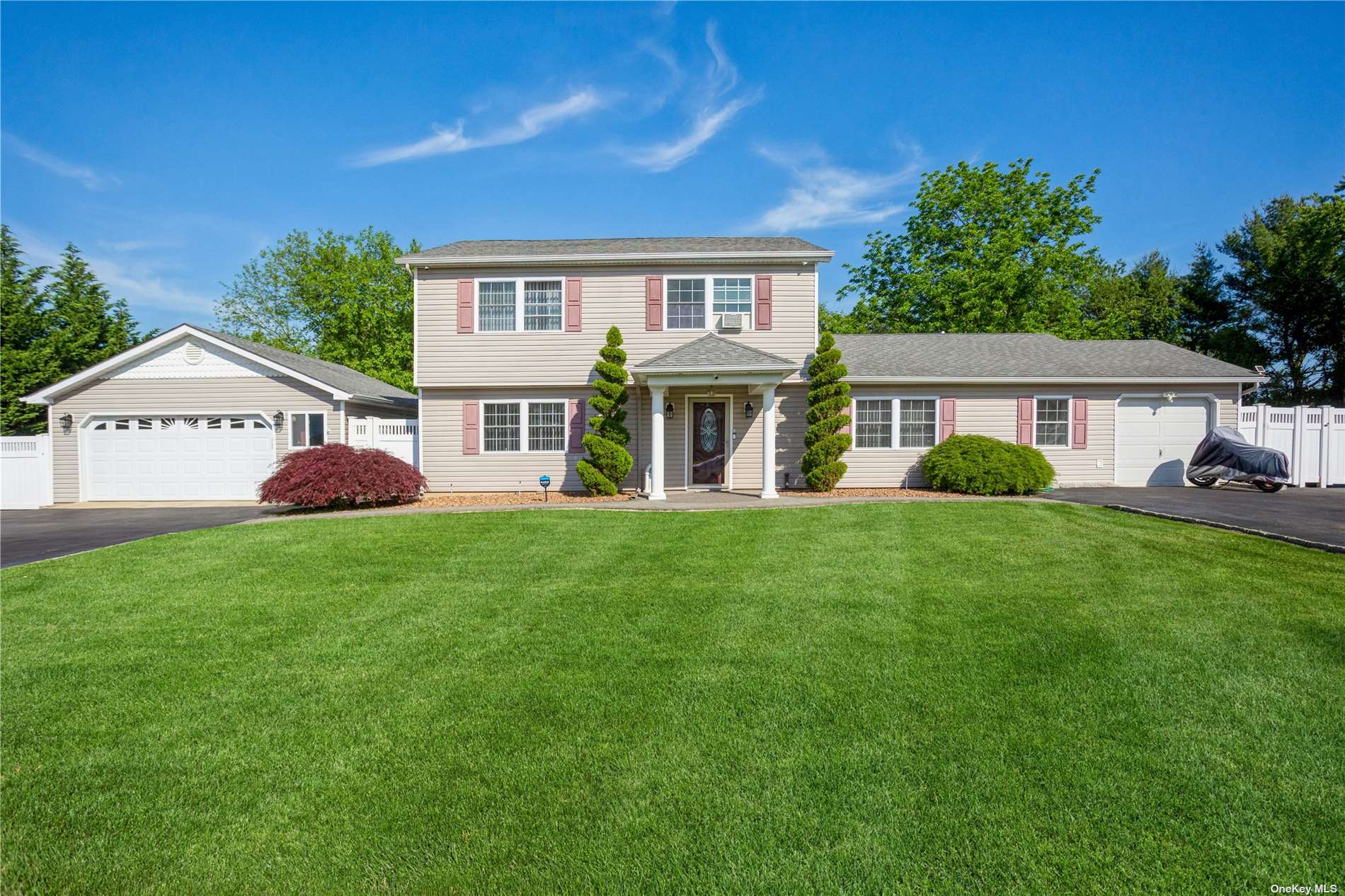 4 Azurean Ct, Mount Sinai, NY 11766 MLS 3405876 Coldwell Banker