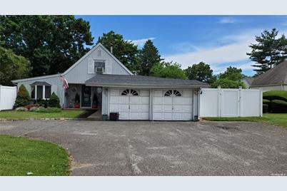 83 Split Cedar Drive, Islandia, NY 11749 - Photo 1