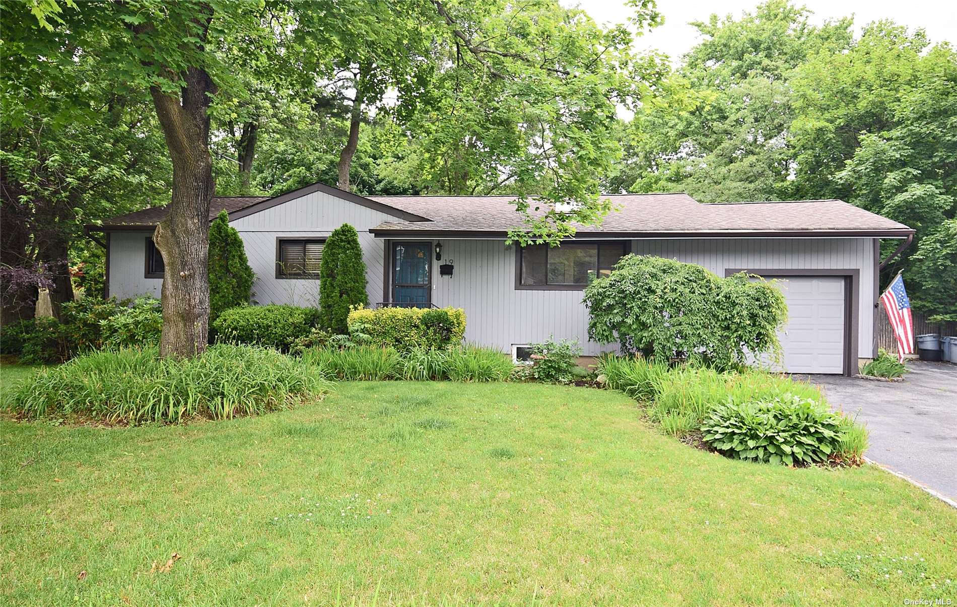 19 Searington Dr, Syosset, NY 11791 MLS 3408813 Coldwell Banker