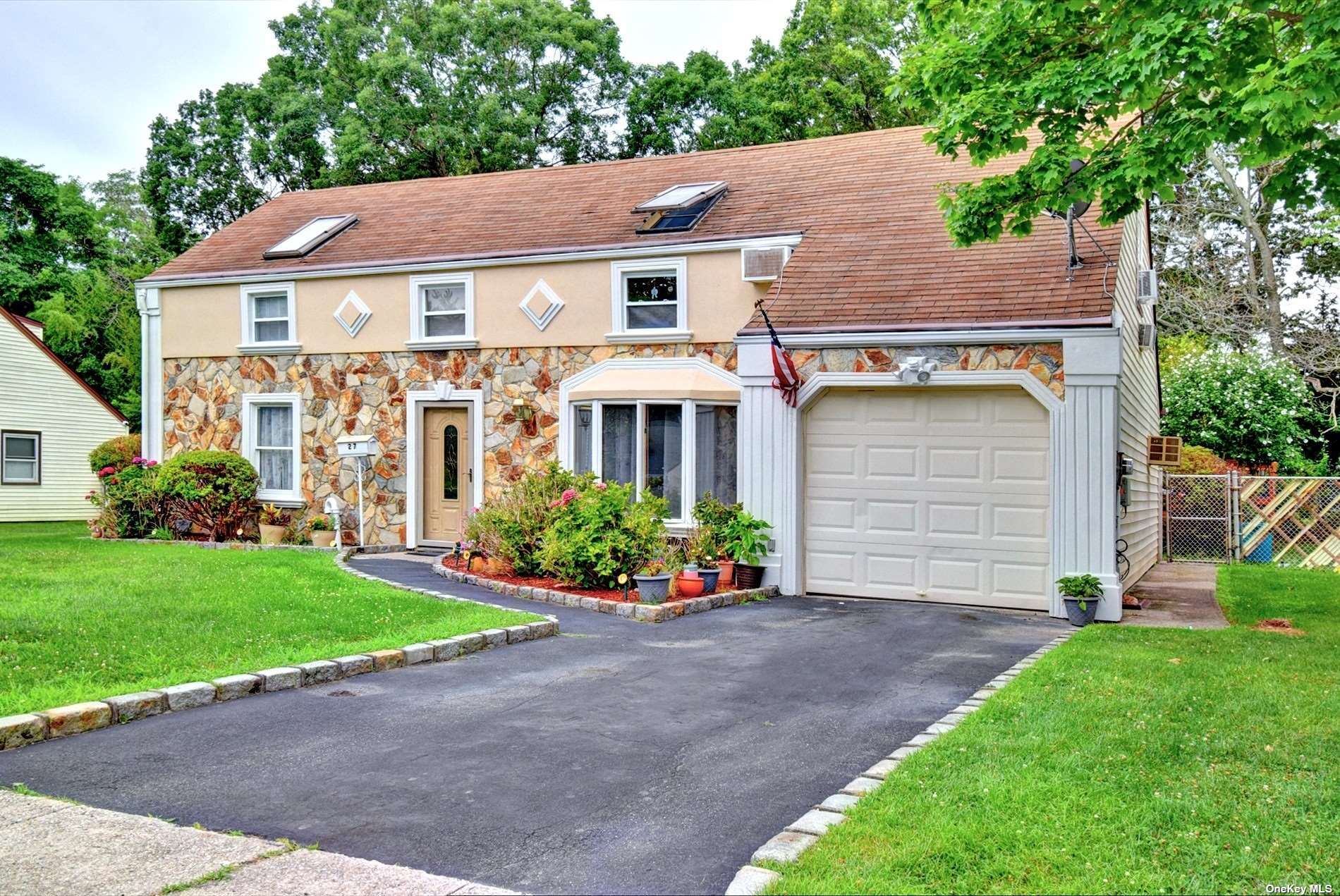 27 Cloverlook Ln, Central Islip, NY 11722 MLS 3418256 Coldwell Banker