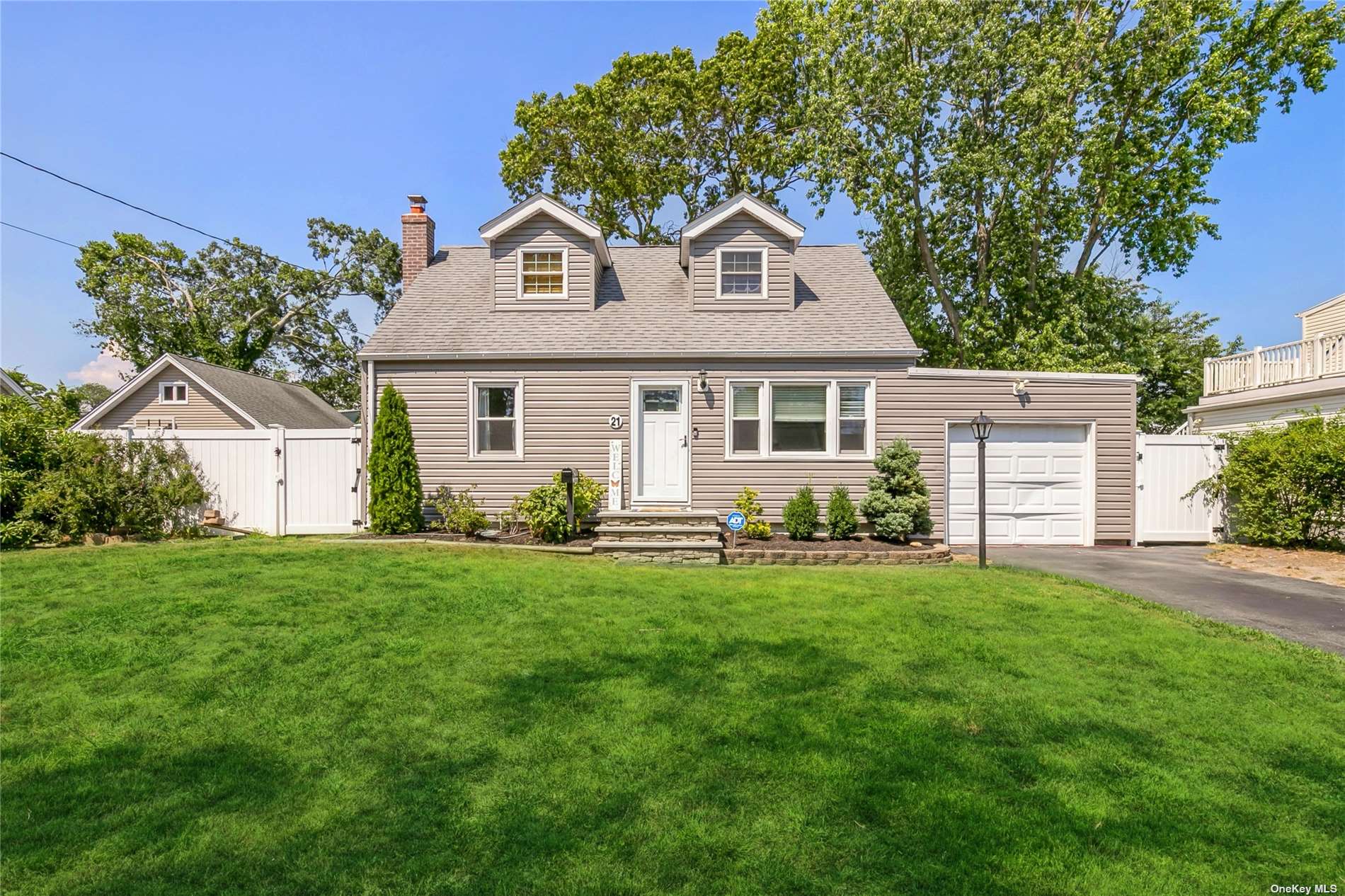 21 Elaine Dr, Sayville, NY 11782 MLS 3423509 Coldwell Banker