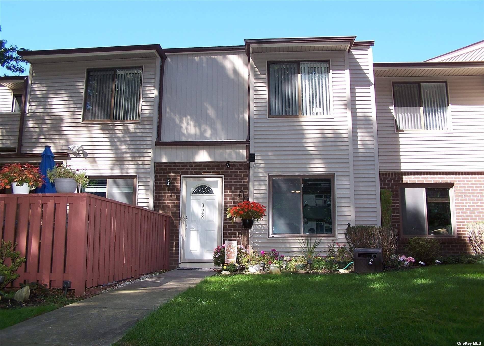 928 Skyline Dr 8, Coram, NY 11727 MLS 3442547 Coldwell Banker