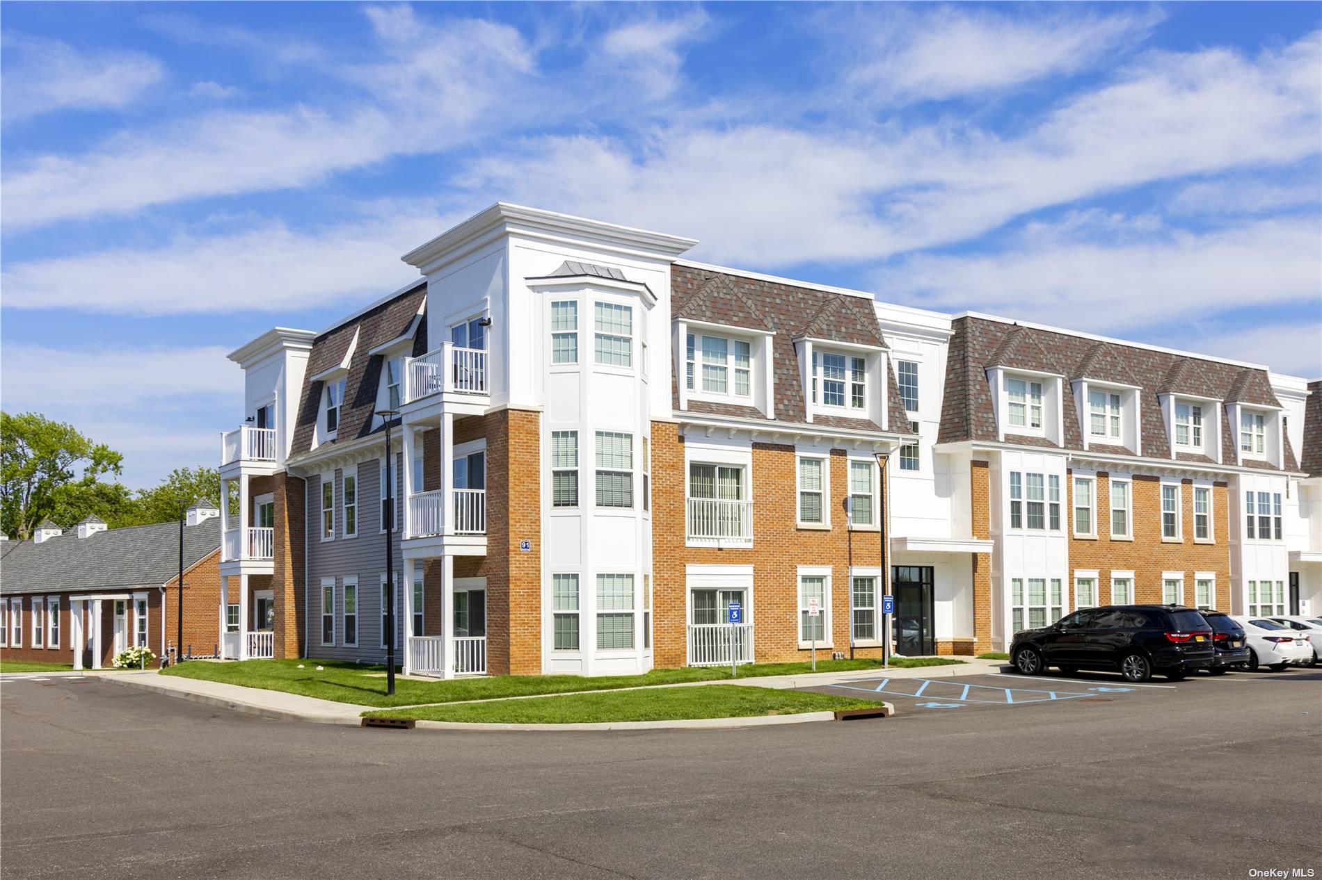 75 Circle Dr 85102, Central Islip, NY 11722 MLS 3465417 Coldwell