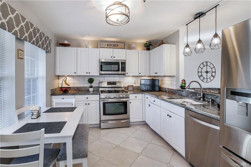 245 Maple Brook Ct, Yorktown Heights, NY 10598 MLS H6102477