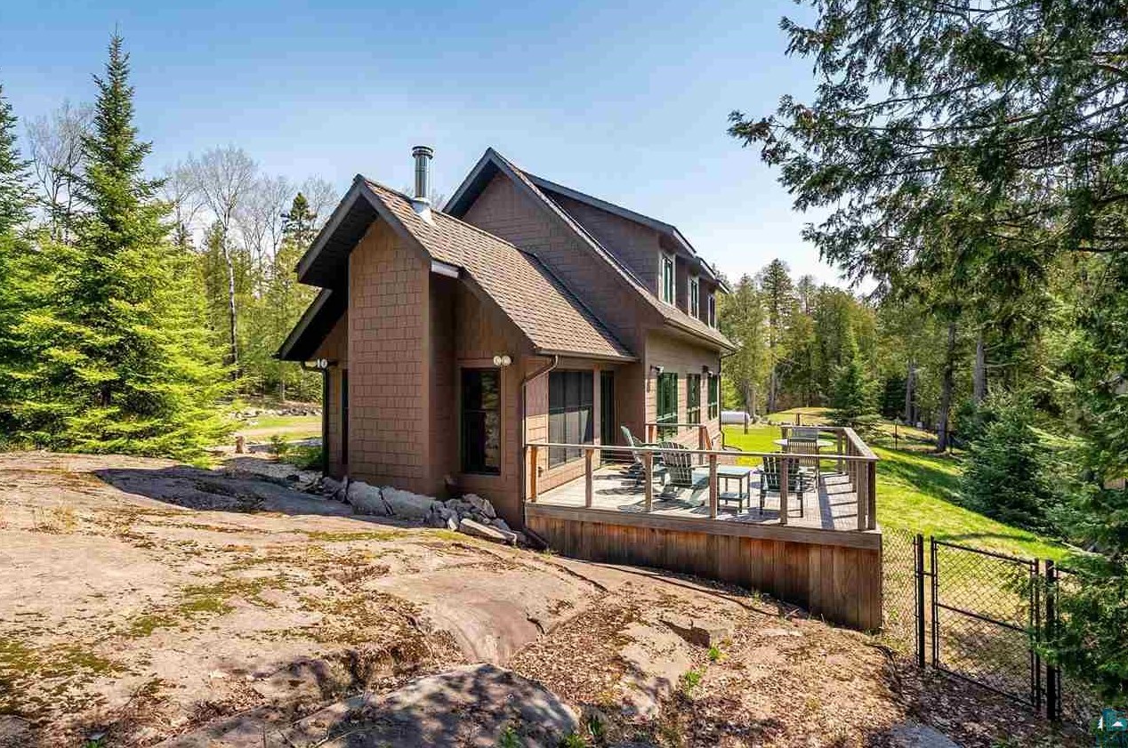 190 N Loon Lake Rd, Lutsen, MN 55604
