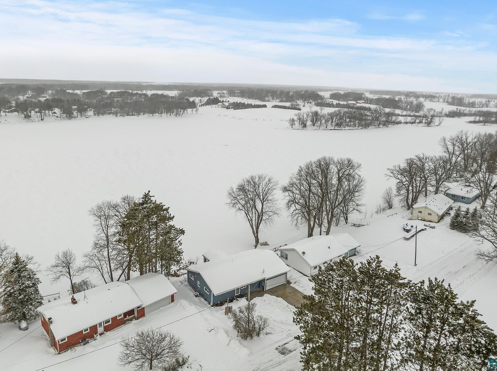 1677 Shore Dr, Quamba MN  55051-7440 exterior