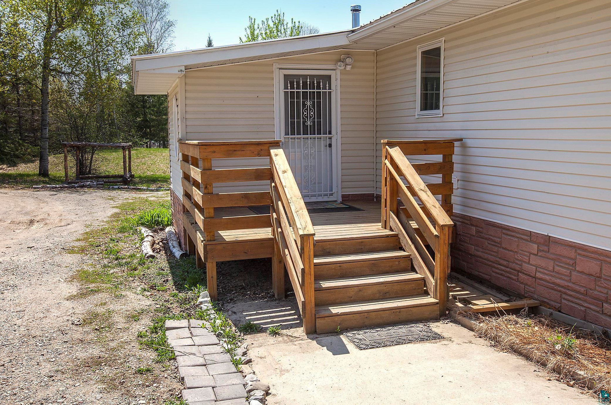 1505 N Pioneer Rd, Ely, MN 55731