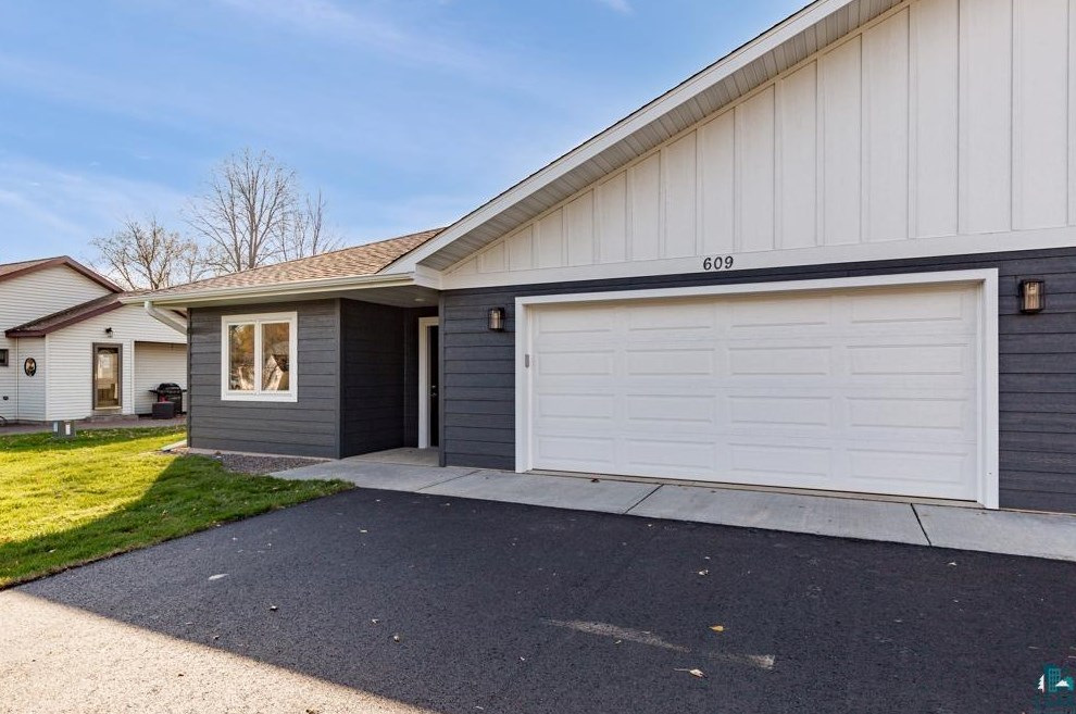 609 Adams St #left, Scanlon, MN 55720