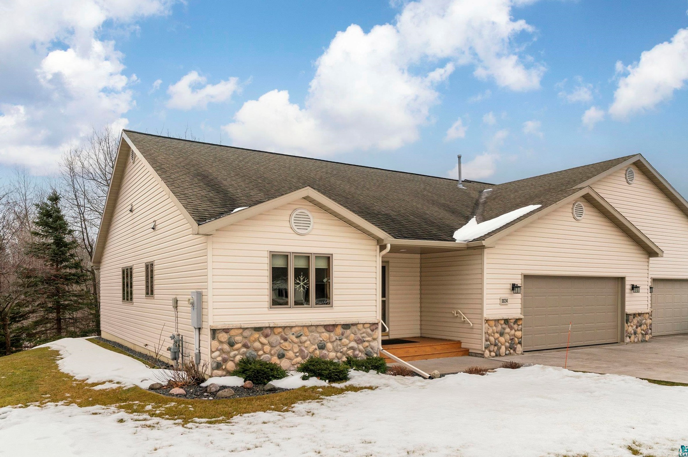 1124 Como Ave, Duluth MN  55811-2600 exterior