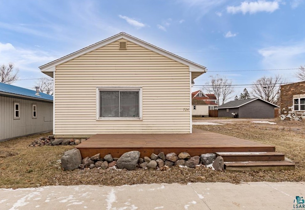 724 7th Ave, Two Harbors MN  55616-1456 exterior