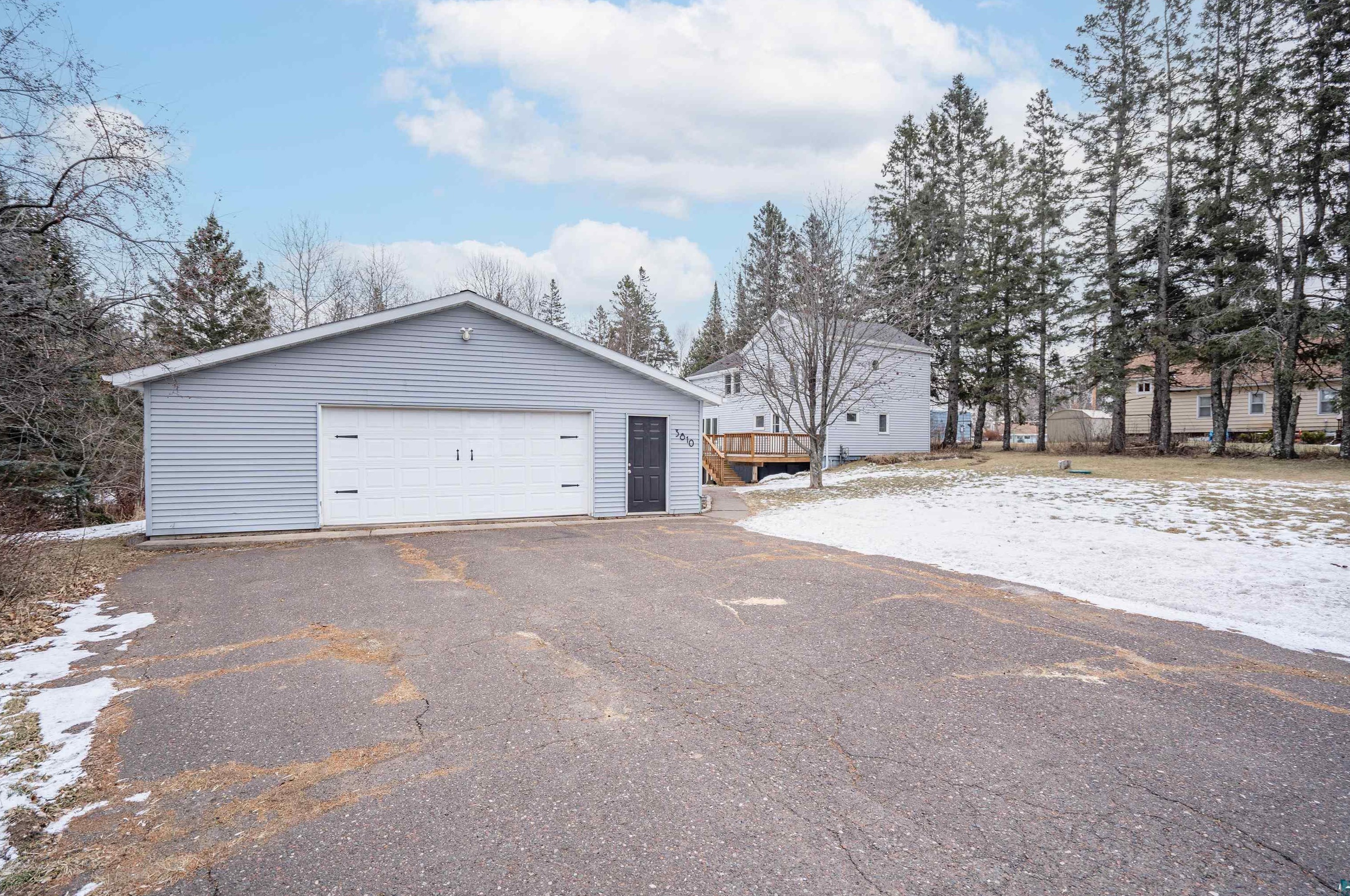 3810 Decker Rd, Duluth MN  55811-3828 exterior