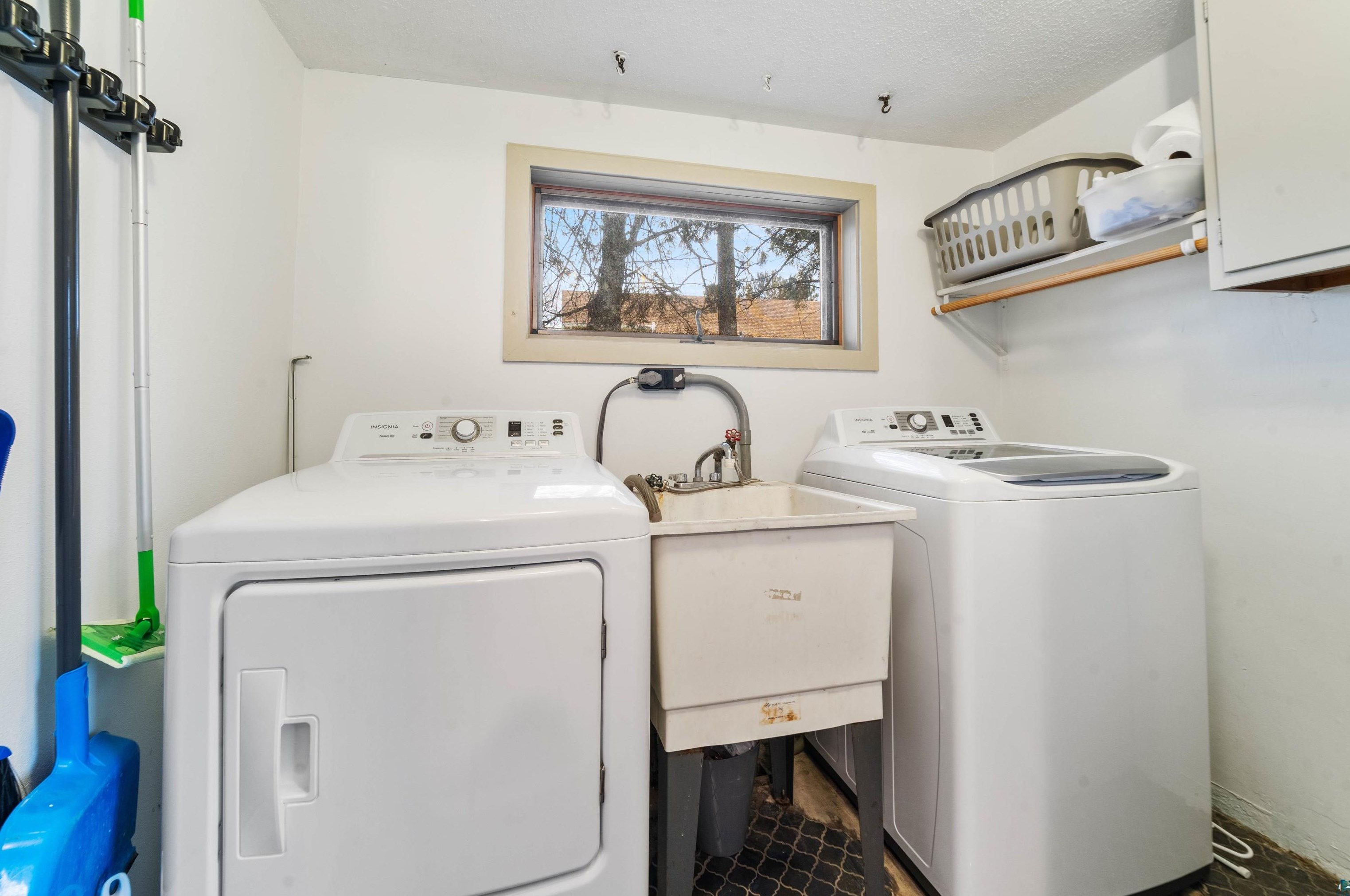 3810 Decker Rd, Duluth MN  55811-3828 exterior