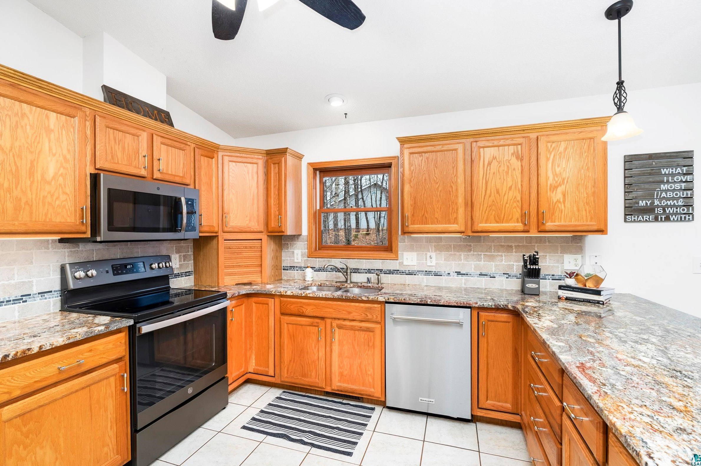 2311 Portage Dr, Duluth MN  55811-5802 exterior