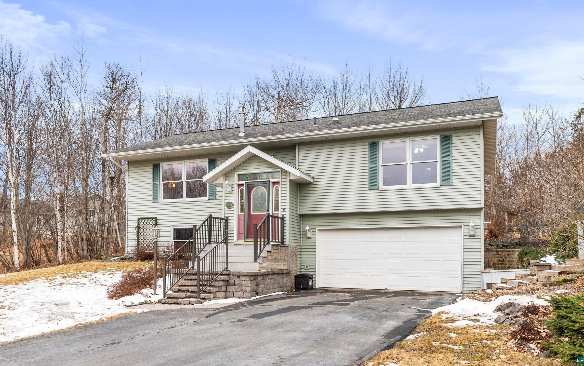 2311 Portage Dr, Duluth MN  55811-5802 exterior