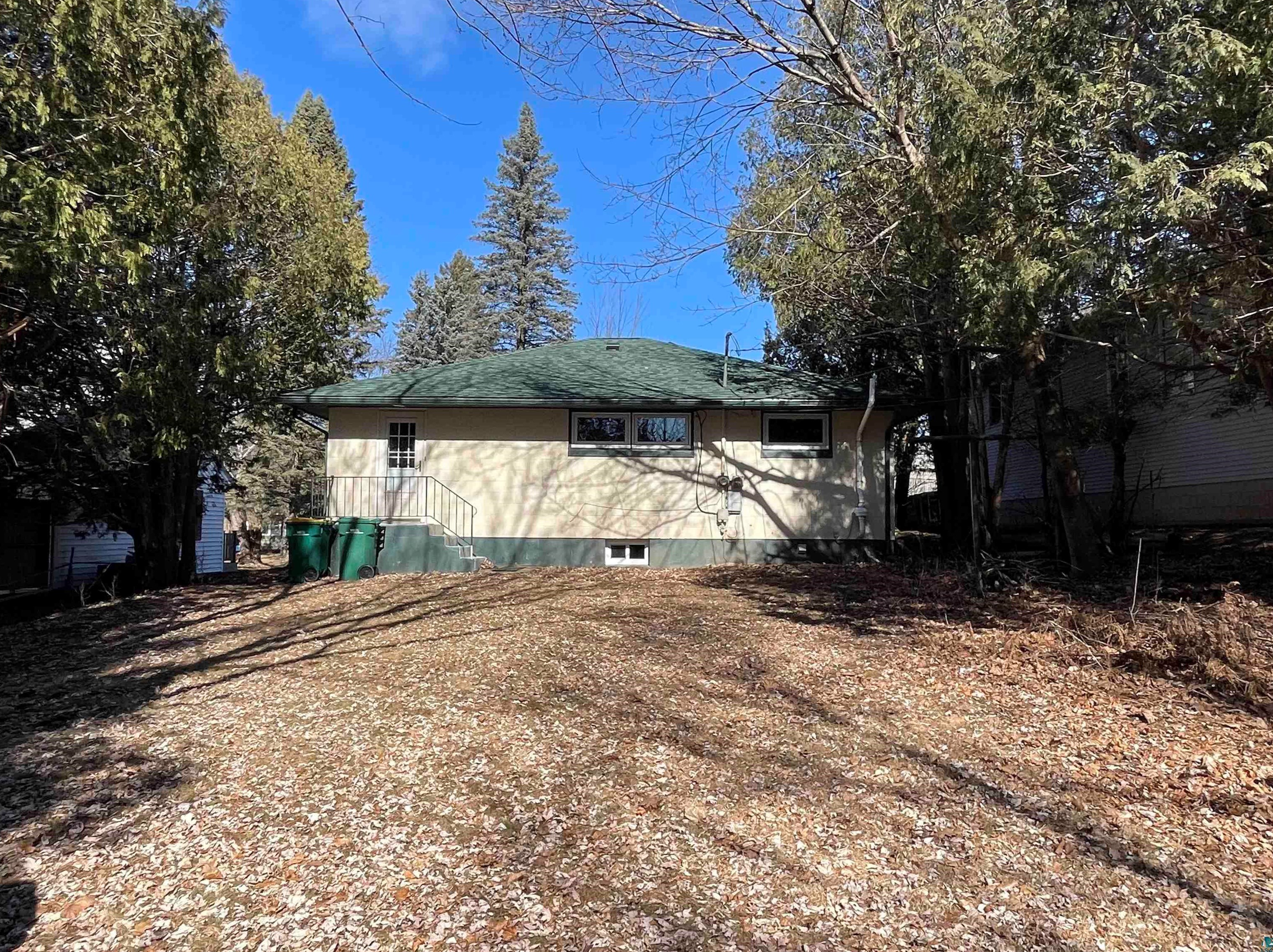 12 Owatonna St, Duluth MN  55803-1739 exterior