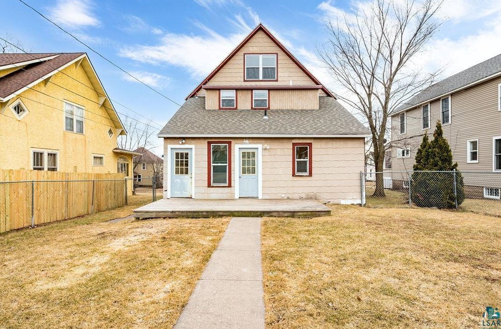 609 8th Ave, Two Harbors MN  55616-1309 exterior