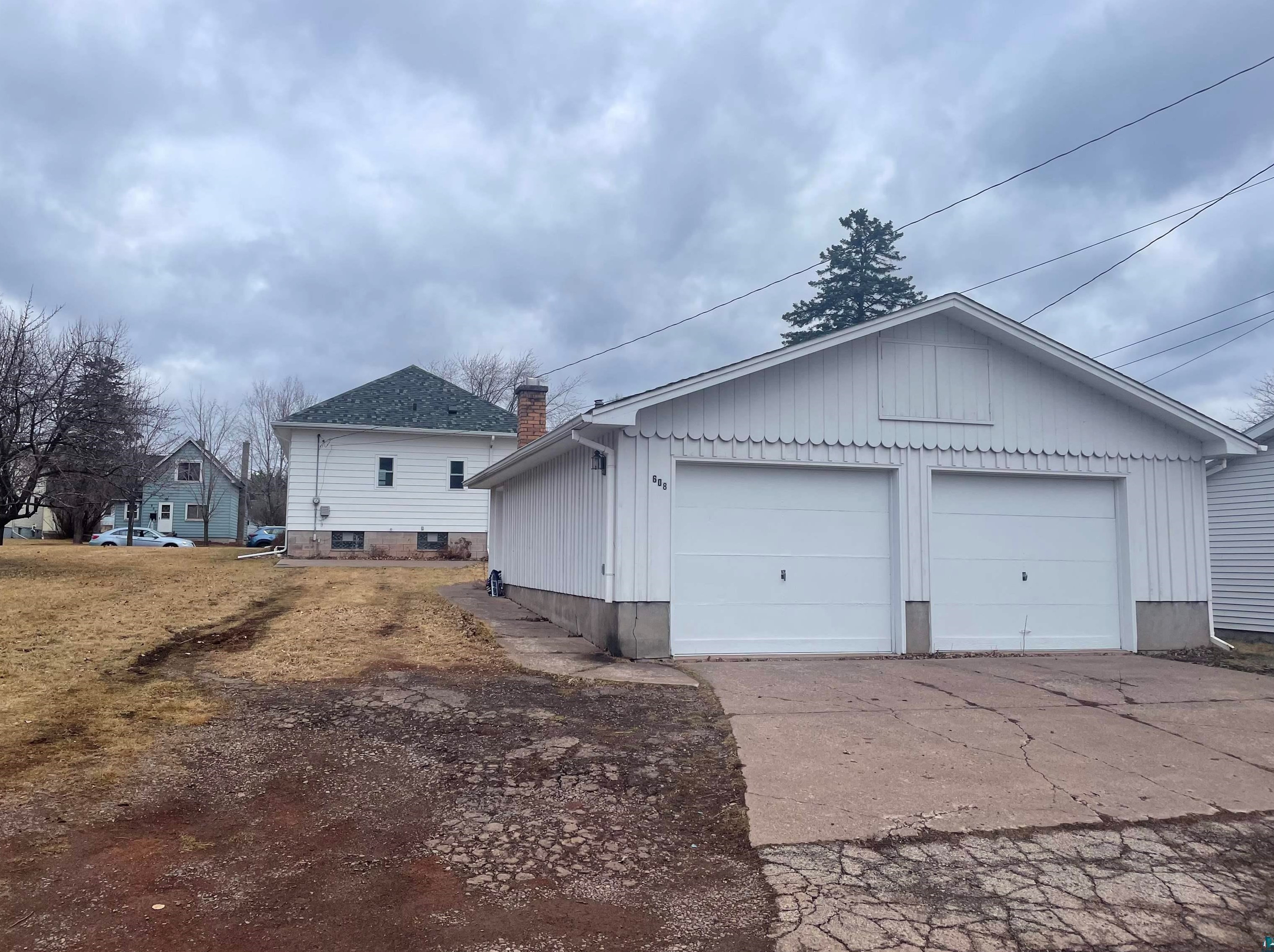 608 10th Ave, Two Harbors MN  55616-1339 exterior