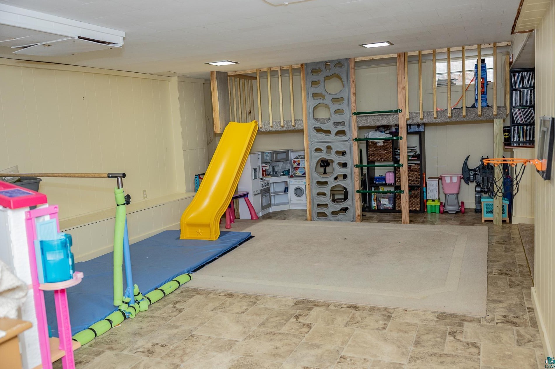 210 Inner Dr, Hibbing MN  55746-2647 exterior