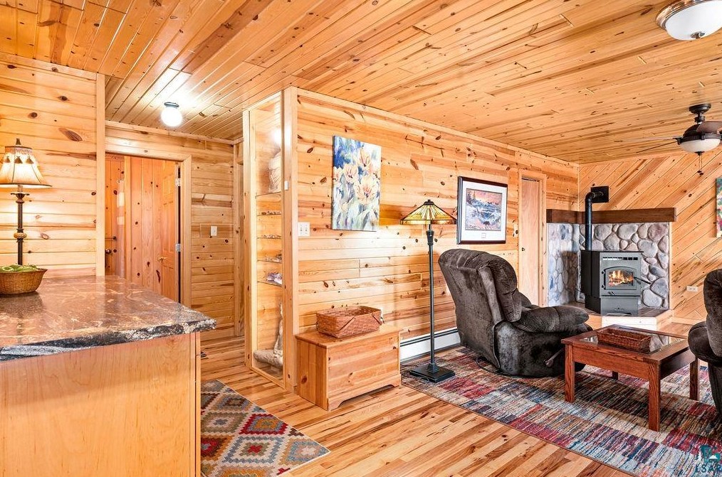 2619 Cedar Wolf Trl, Two Harbors MN  55616-4012 exterior
