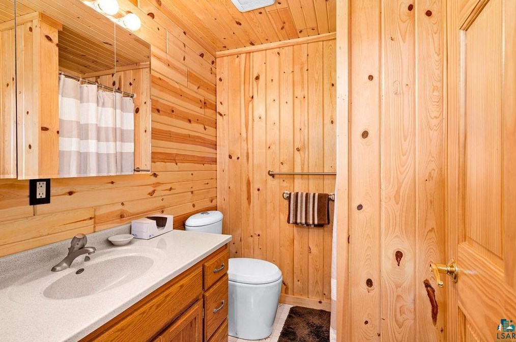 2619 Cedar Wolf Trl, Two Harbors MN  55616-4012 exterior