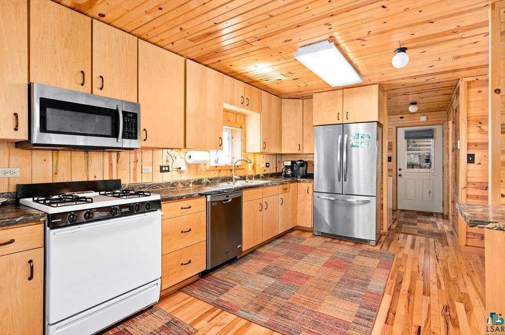 2619 Cedar Wolf Trl, Two Harbors MN  55616-4012 exterior